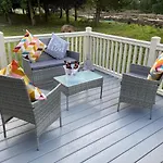 Springwood Lodge With Hot Tub